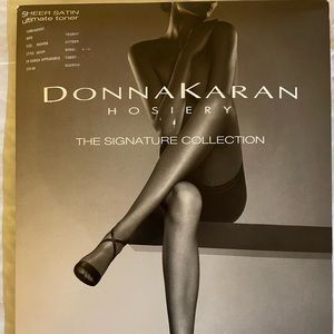 Lot of vintage ladies hosiery. Various sizes/colors.